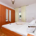 Diora דירה אומיס