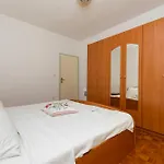 Diora דירה