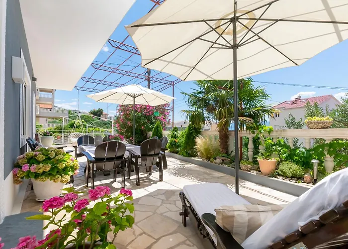 Apartament Diora *